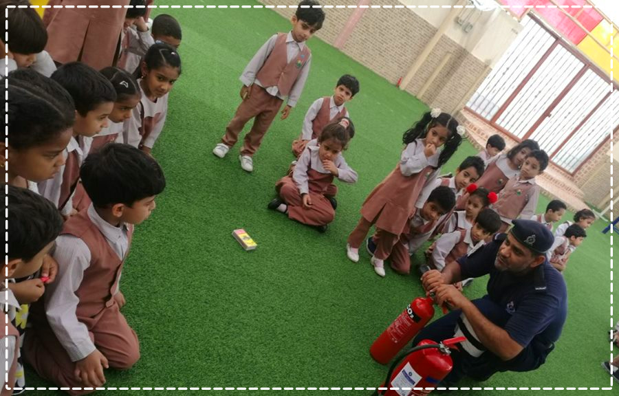 زيارة الدفاع المدني تعريف الطلاب بالاسعافات الأولية